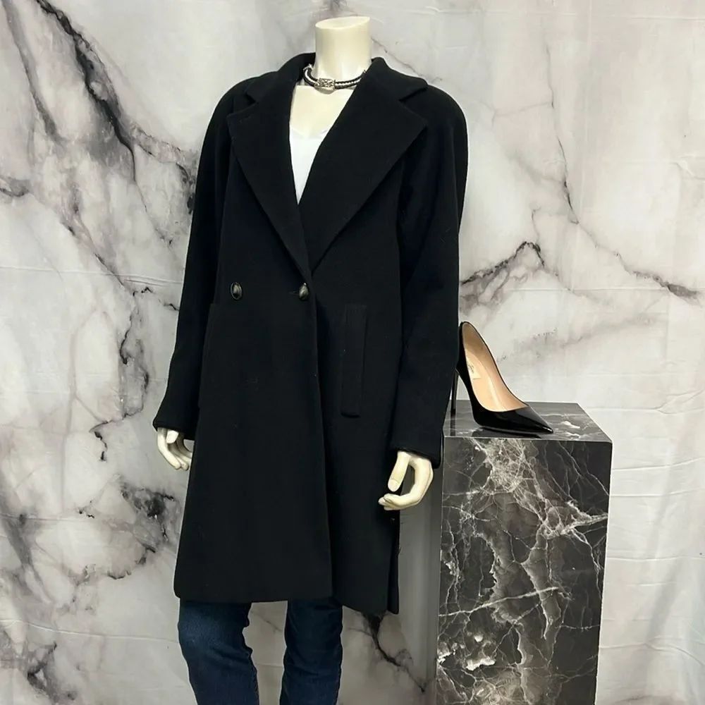 * Portrait made in USA black long coat